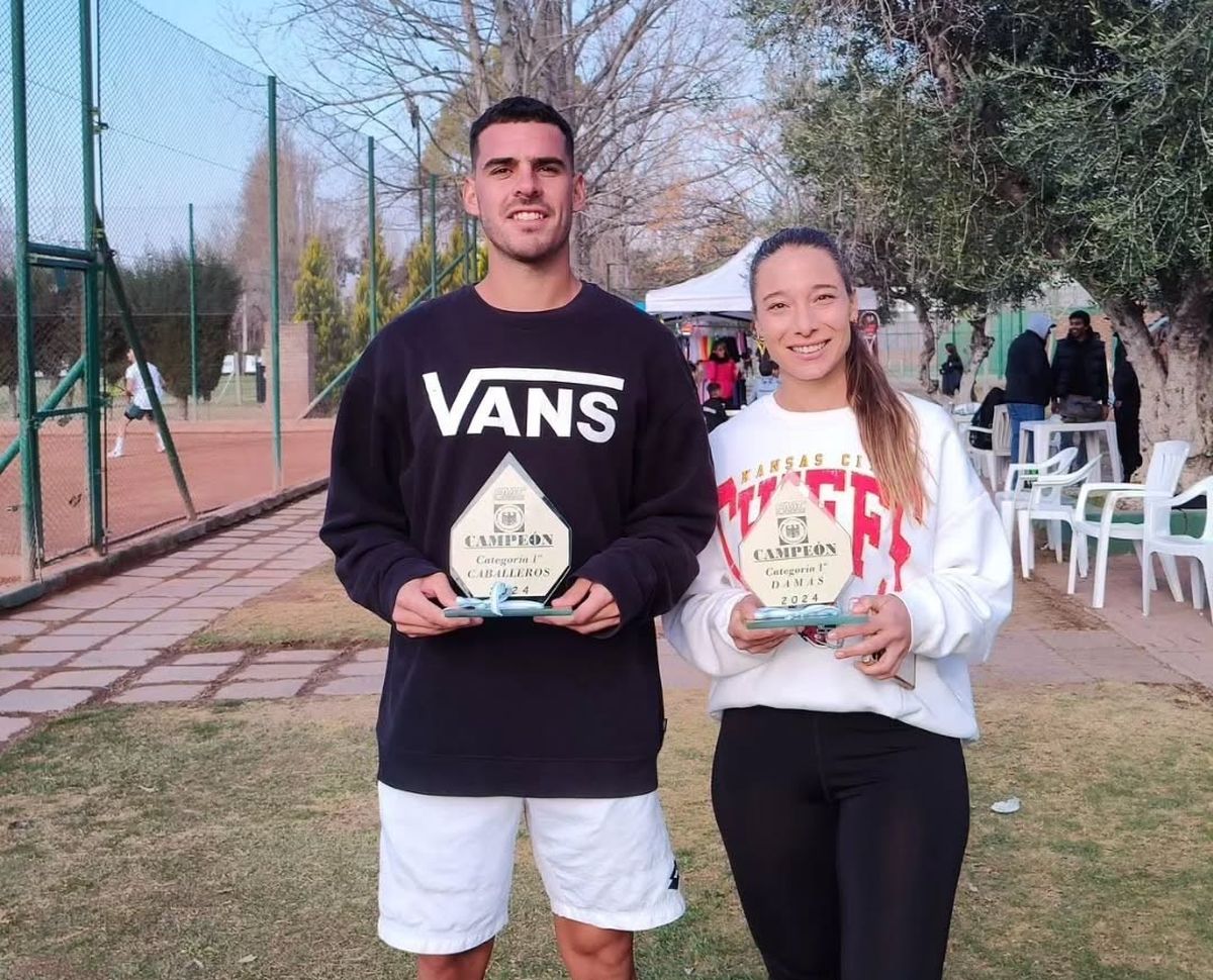 Los campeones en singles de uno de los circuitos de primera organizados por la Federación Mendocina de Tenis en 2024. Francisco Bahamonde y Valentina Parrilla. Foto: Federación Mendocina de Tenis. Los campeones en singles de uno de los circuitos de primera organizados por la Federación Mendocina de Tenis en 2024. Francisco Bahamonde y Valentina Parrilla. Foto: Federación Mendocina de Tenis.