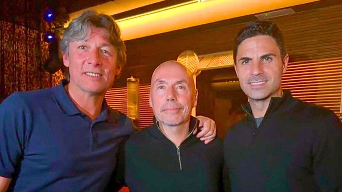 Heinze y Arteta juntos en Londres.