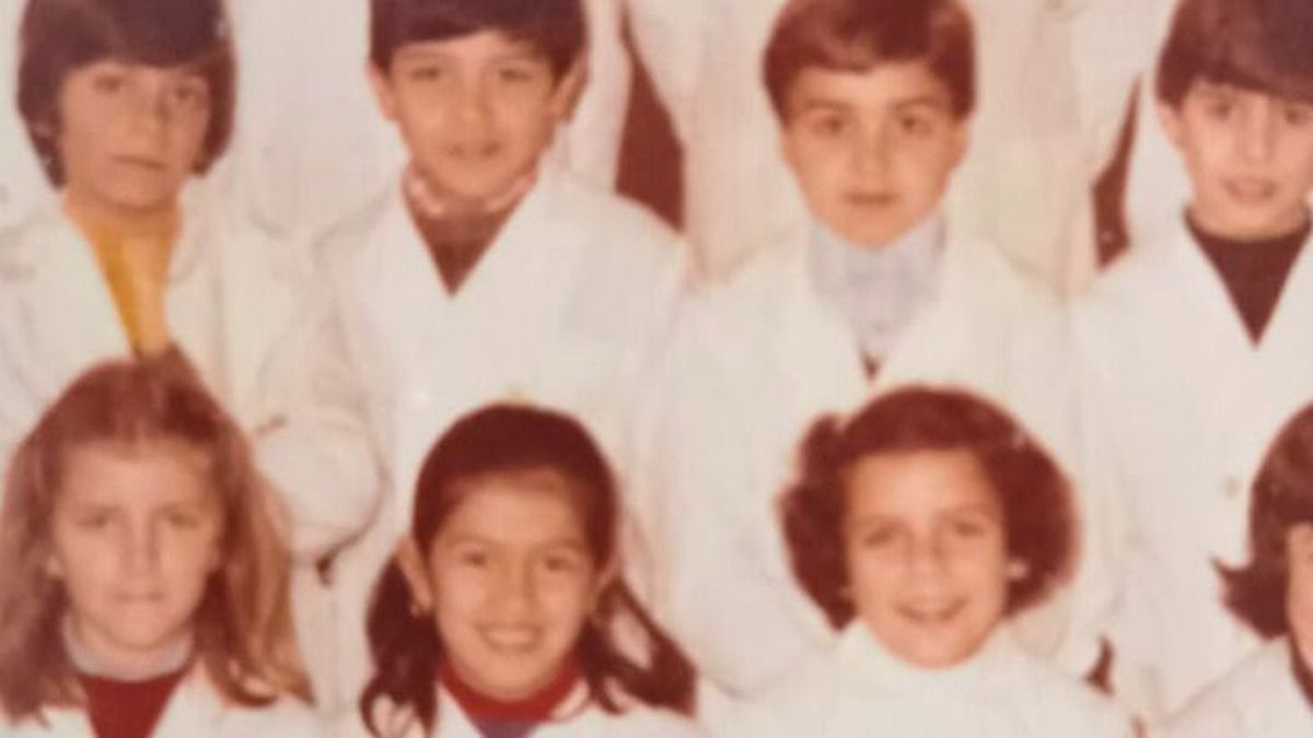 Lo máximo que el cabello había crecido a los 9 años -abajo, la segunda de derecha a izquierda-. Lo máximo que el cabello había crecido a los 9 años -abajo, la segunda de derecha a izquierda-.