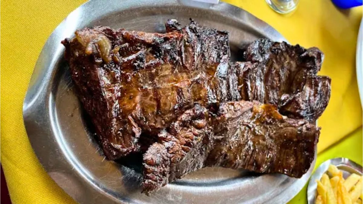Un bodegón ofrece varios cortes de asado por menos de $9.000
