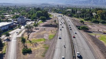 Cambió el sentido de las laterales del Acceso Este en Guaymallén y habrá controles en los puntos críticos Cambió el sentido de las laterales del Acceso Este en Guaymallén y habrá controles en los puntos críticos