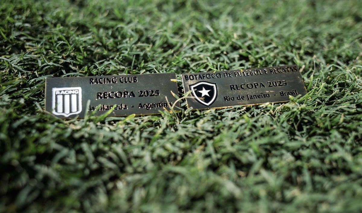 Las chapitas, listas para el campeón de la Recopa Sudamericana. Las chapitas, listas para el campeón de la Recopa Sudamericana.