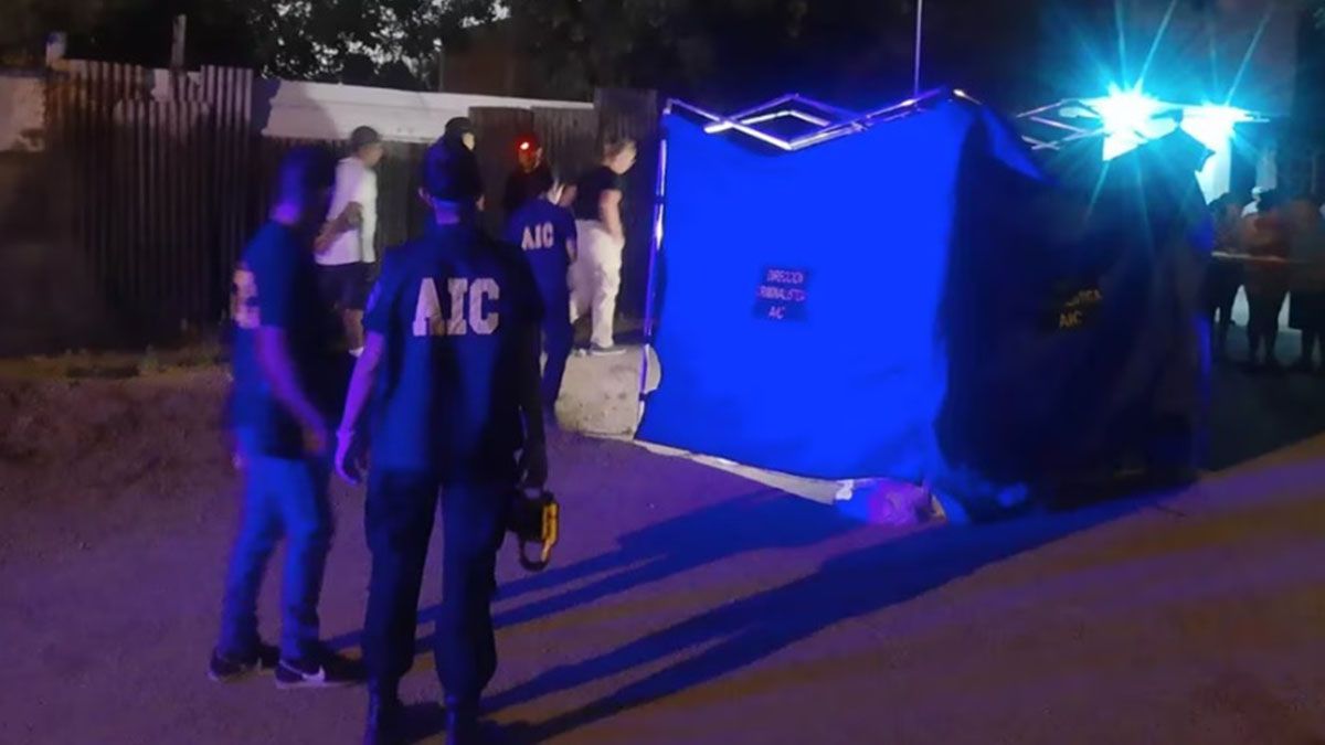 El niño de 11 años que murió recibió un disparo en la espalda, en Rosario, mientras que un menor de 13 fue impactado en el pecho y está grave