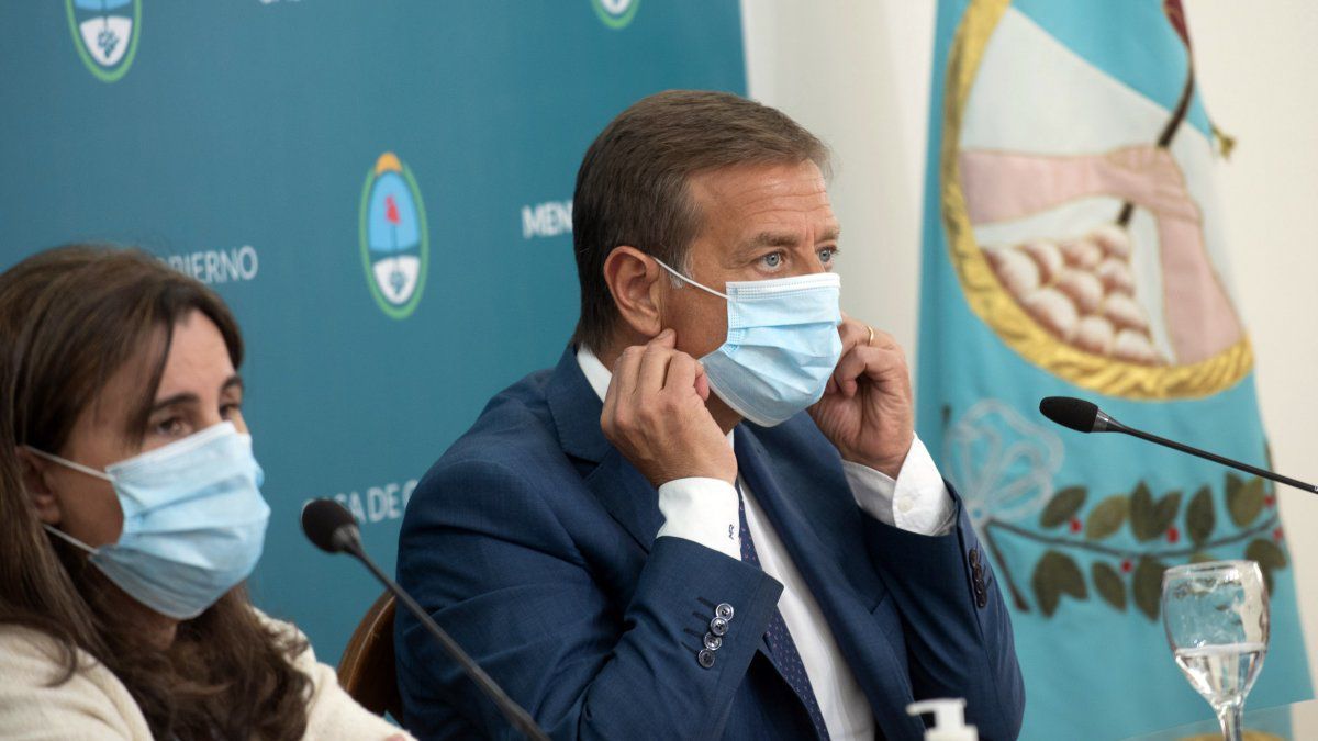 El gobernador Rodolfo Suarez y la ministra Ana María Nadal se colocarían la vacuna rusa para generar confianza en la población.