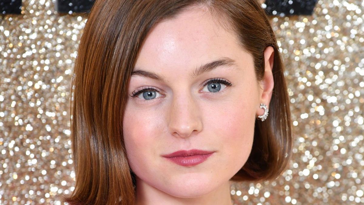 La actriz Emma Corrin interpreta a Lady Chatterley en la película de Netflix.