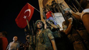 Decenas de muertos tras un intento de golpe de Estado militar en Turquía