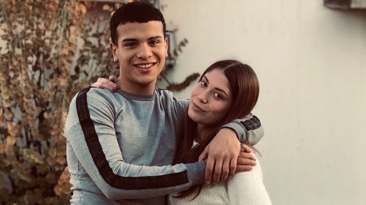 Martín y Morena Bissotto, la joven de 22 años quien fue asesinada a puñaladas. El presunto autor sería su cuñado y fue detenido a pocas cuadras del lugar del crimen. Martín y Morena Bissotto, la joven de 22 años quien fue asesinada a puñaladas. El presunto autor sería su cuñado y fue detenido a pocas cuadras del lugar del crimen.