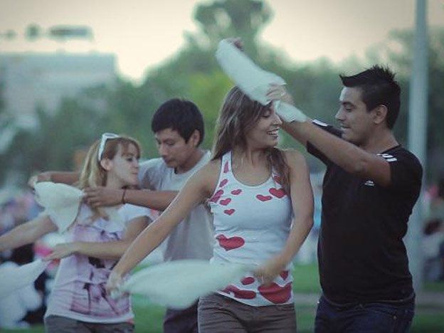 Un flashmob de Acequia TV sorprendió a todos en el Parque Central