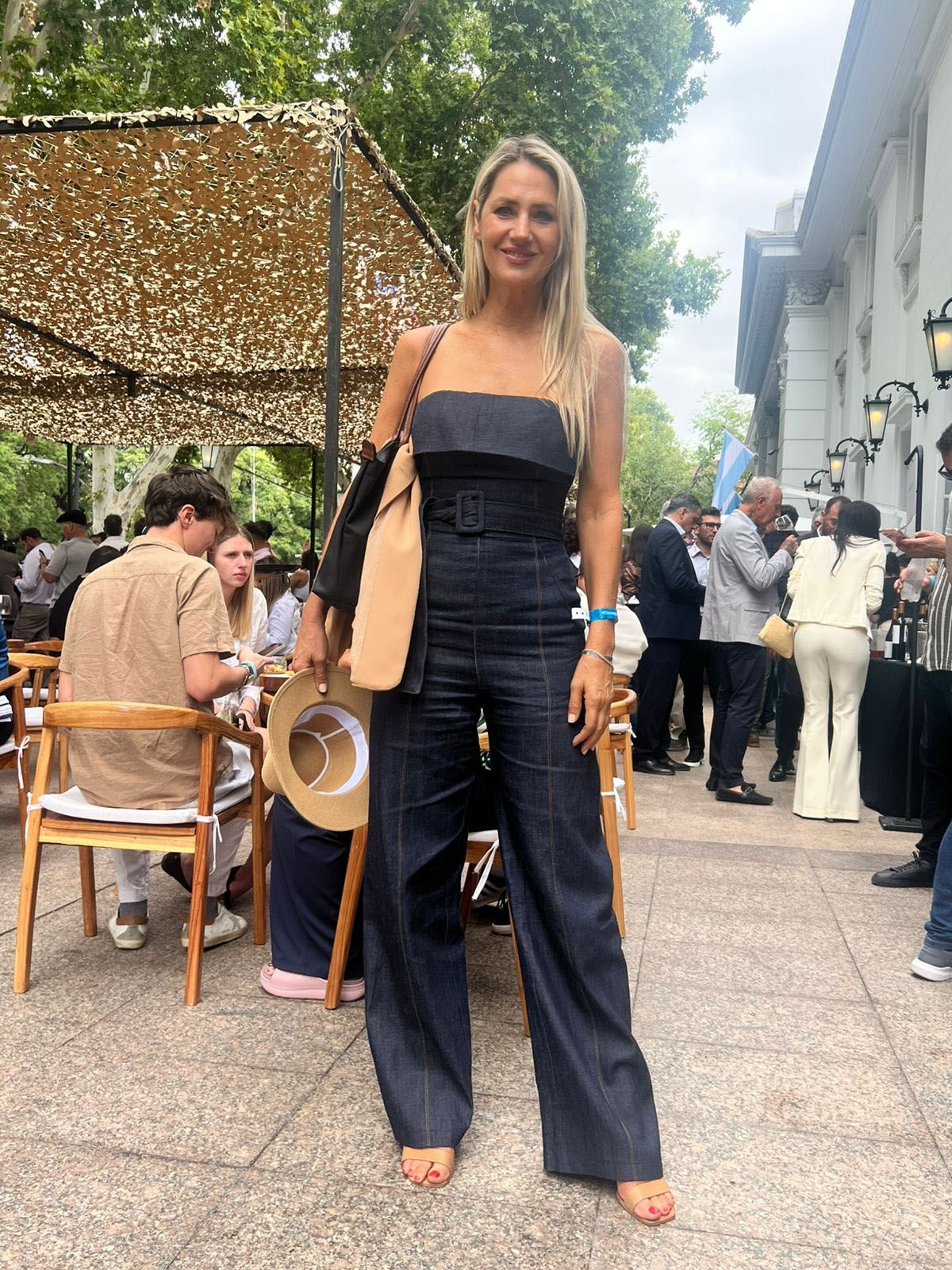 Caro Losada eligió un total demin. Caro Losada eligió un total demin.