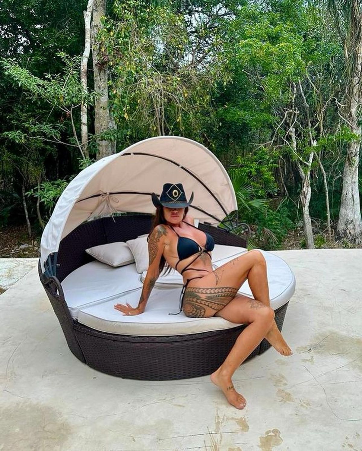 Florencia Peña imbatible con su cowboy cavado: taparrabos XS, sombrerito vaquero y más. Florencia Peña imbatible con su cowboy cavado: taparrabos XS, sombrerito vaquero y más.