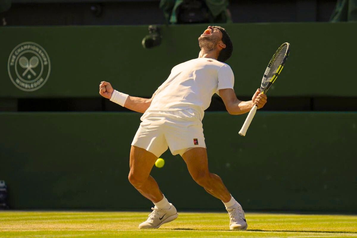 Carlos Alcaraz está en su tercera final consecutiva de Wimbledon.