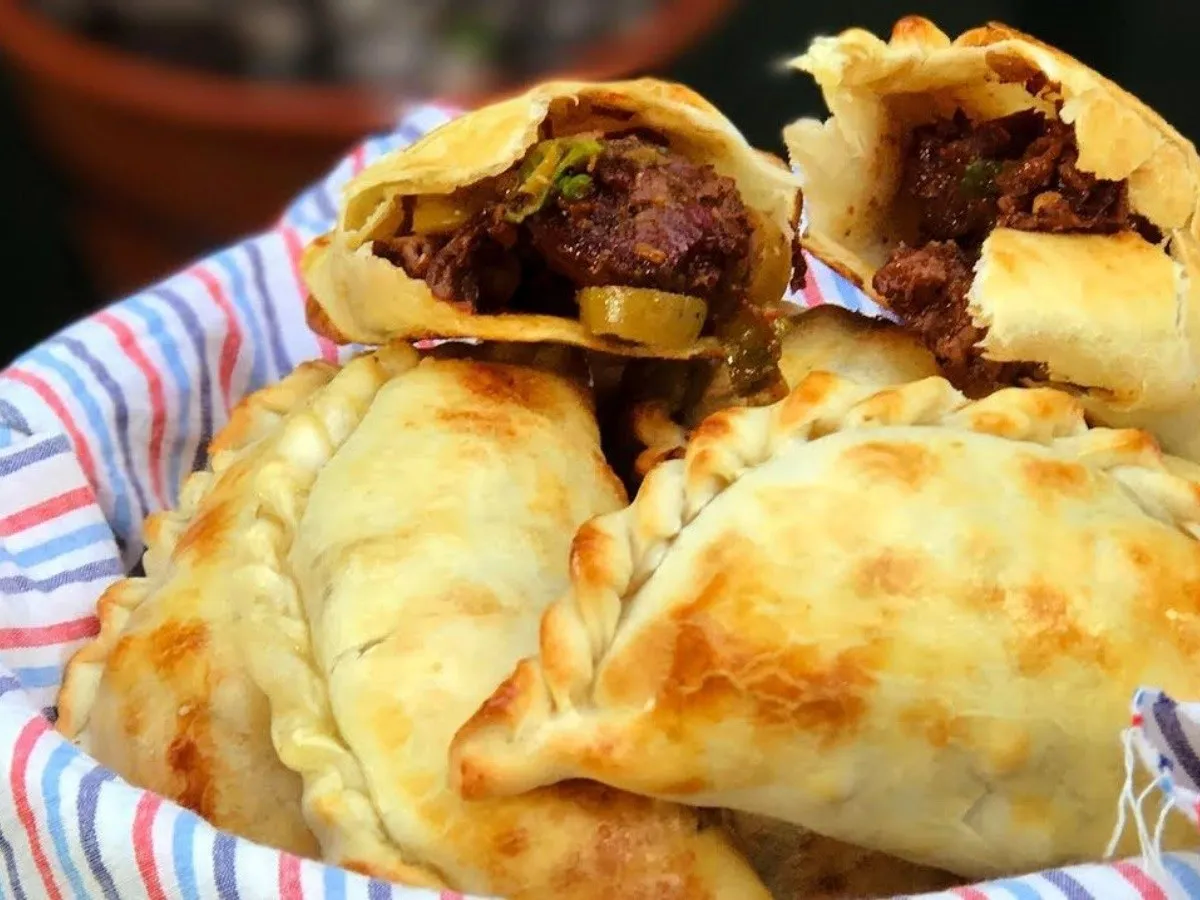 Empanadas de osobuco al vino tinto, una de las mejores recetas de la gastronomía argentina. Empanadas de osobuco al vino tinto, una de las mejores recetas de la gastronomía argentina.