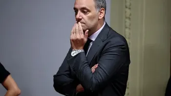 Manuel Adorni presentó su informe escrito en el Senado y respondió sobre sus dólares