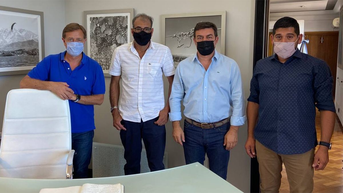 Rodolfo Suarez, Julián Matamala, Omar De Marchi y Sebastián Aguilar, tras el encuentro en Casa de Gobierno.