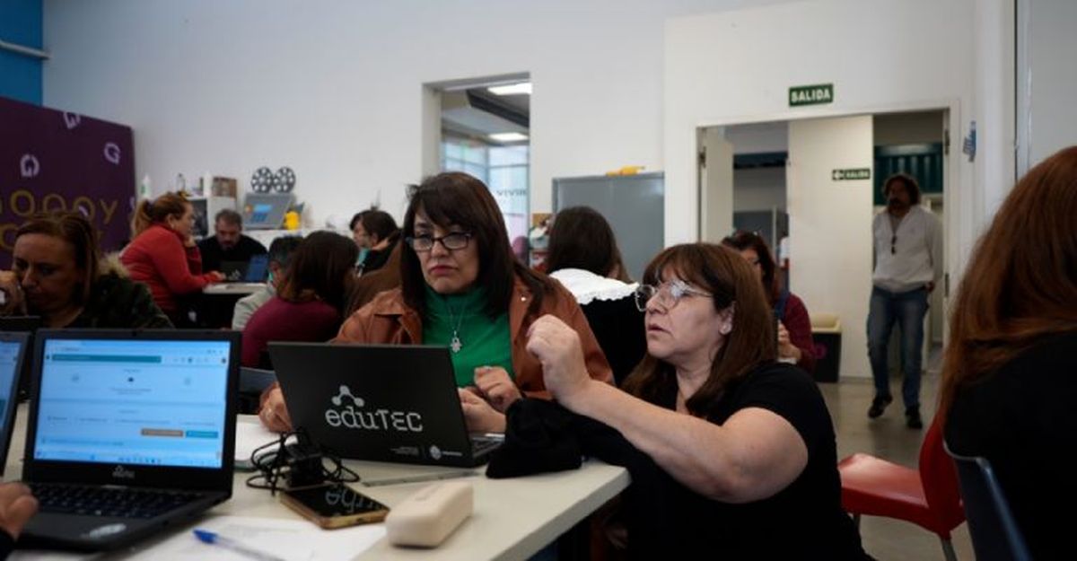 Ya comenzaron a capacitarse docentes para la enseñanza de Matemáticas a través de una plataforma digital. Falta la Inteligencia Artificial. Ya comenzaron a capacitarse docentes para la enseñanza de Matemáticas a través de una plataforma digital. Falta la Inteligencia Artificial.