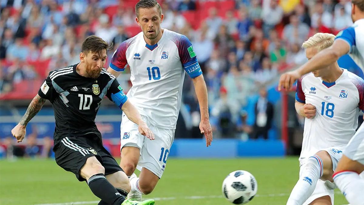 Lionel Messi estaba en plena acción. La Selección argentina e Islandia se enfrentaron en el 2018.
