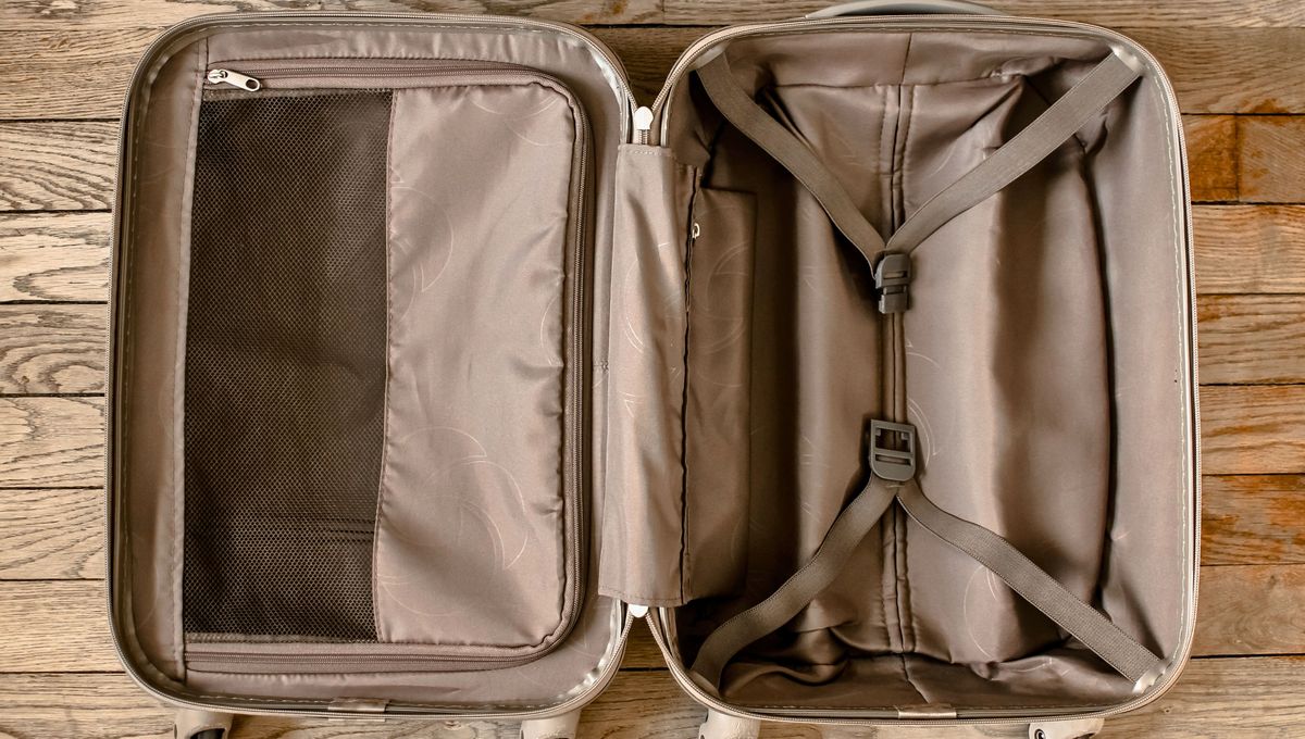 Además de armar la valija y aprovechar los espacios, es importante realizar una limpieza profunda de la valija luego de cada viaje y guardarla en fundas o bolsas de tela.