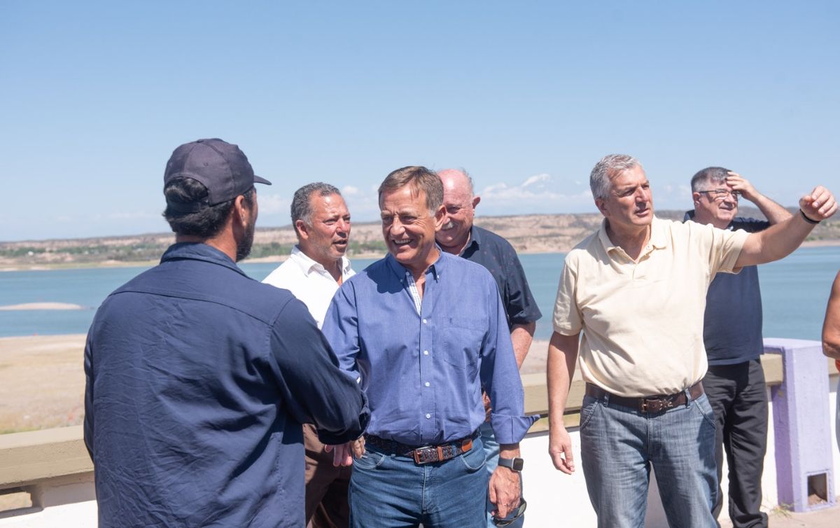 Una de las últimas actividades del gobernador Rodolfo Suarez en 2022: la inauguración del asfaltado del perilago de El Carrizal.