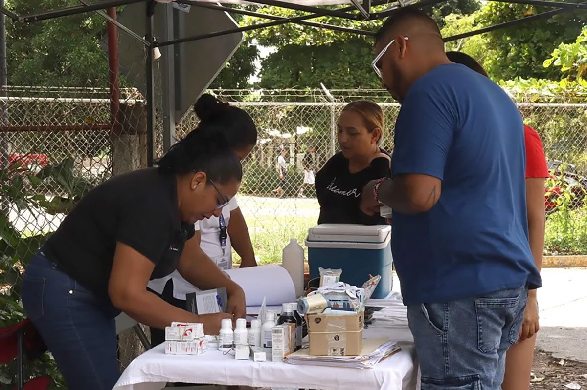Un grupo de migrantes reciben atención médica en la ciudad de Tapachula, al sur de México. Crédito: EFE/ Juan Manuel Blanco.