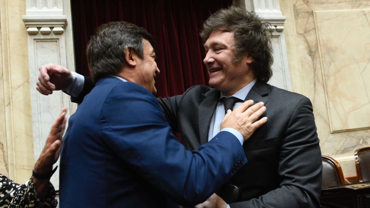 En el último año, De Marchi se acercó mucho al presidente Javier Milei ¿Señal de que el PRO y LLA marchan hacia una fusión? En el último año, De Marchi se acercó mucho al presidente Javier Milei ¿Señal de que el PRO y LLA marchan hacia una fusión?