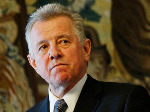Renunció Pal Schmitt, Presidente de Hungría, por plagiar una tesis doctoral