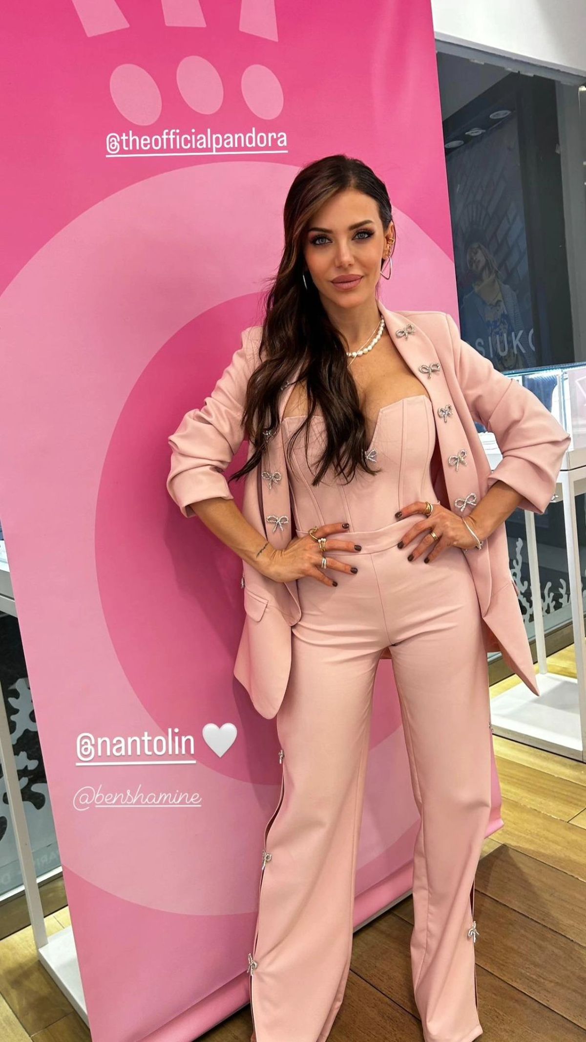 Evangelina Anderson es la reina del Barbiecore coquette: cintura XS, escotazo y más. Evangelina Anderson es la reina del Barbiecore coquette: cintura XS, escotazo y más.