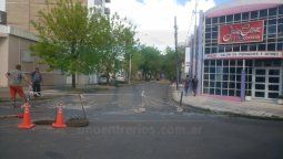 Cortaron calle Feliciano para arreglar la cloaca y hay demoras en el centro de Paraná Cortaron calle Feliciano para arreglar la cloaca y hay demoras en el centro de Paraná