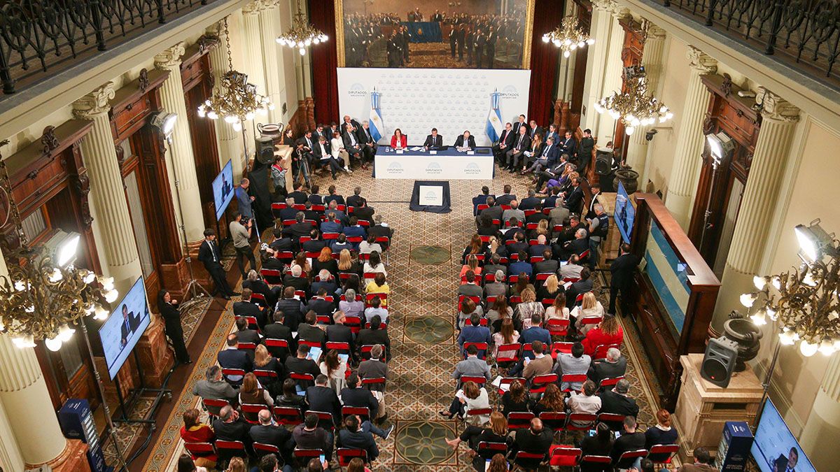 Sergio Massa en la presentación del Presupuesto 2023 ante integrantes de la Cámara de Diputados.