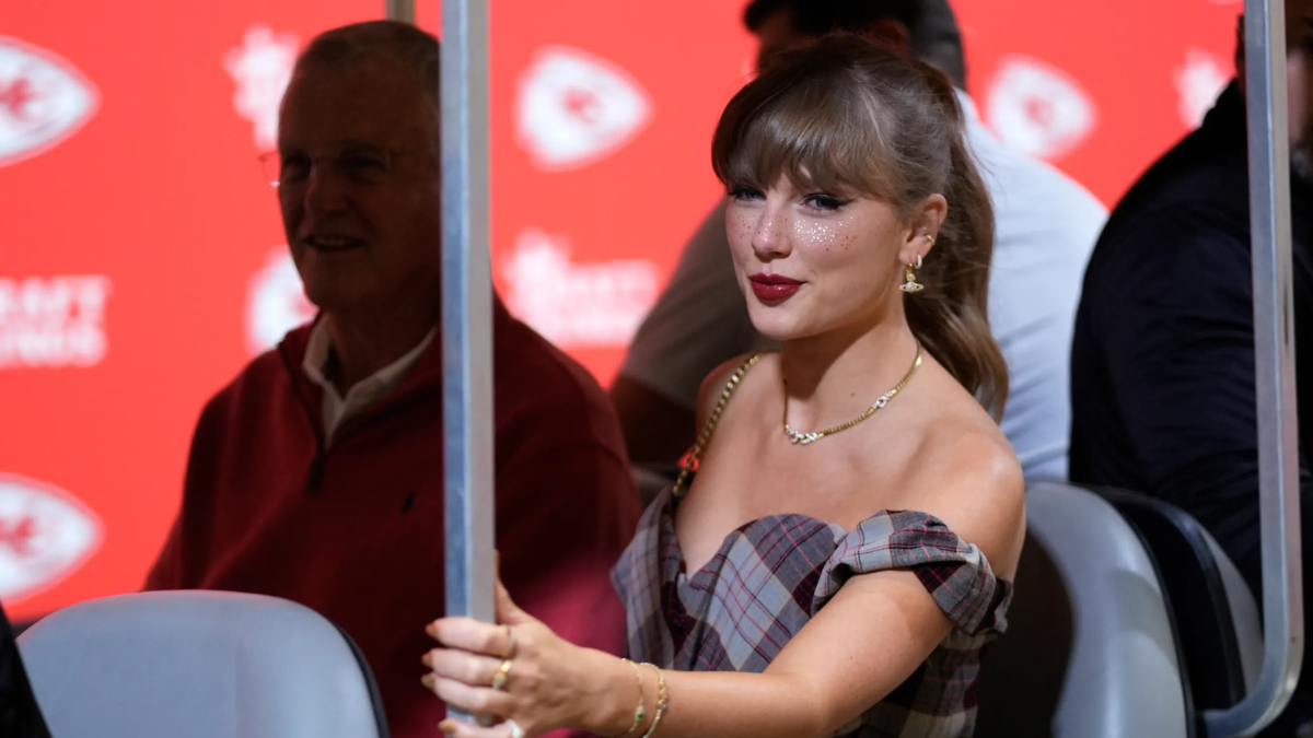 Este maquillaje de Taylor Swift se hizo viral en pocas horas.