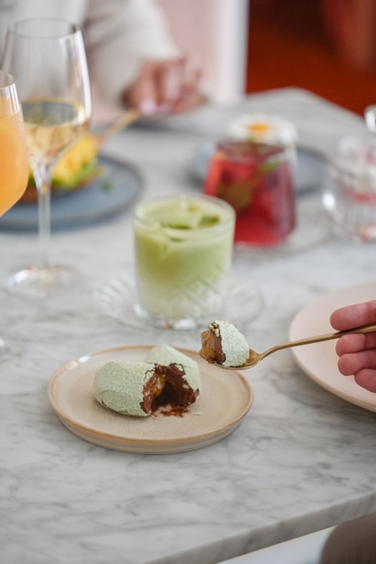 Del 21 de junio al 21 de septiembre, quienes sumen la Experiencia Arte recibirán de obsequio un vaso reutilizable edición limitada “La Casona”. Del 21 de junio al 21 de septiembre, quienes sumen la Experiencia Arte recibirán de obsequio un vaso reutilizable edición limitada “La Casona”.