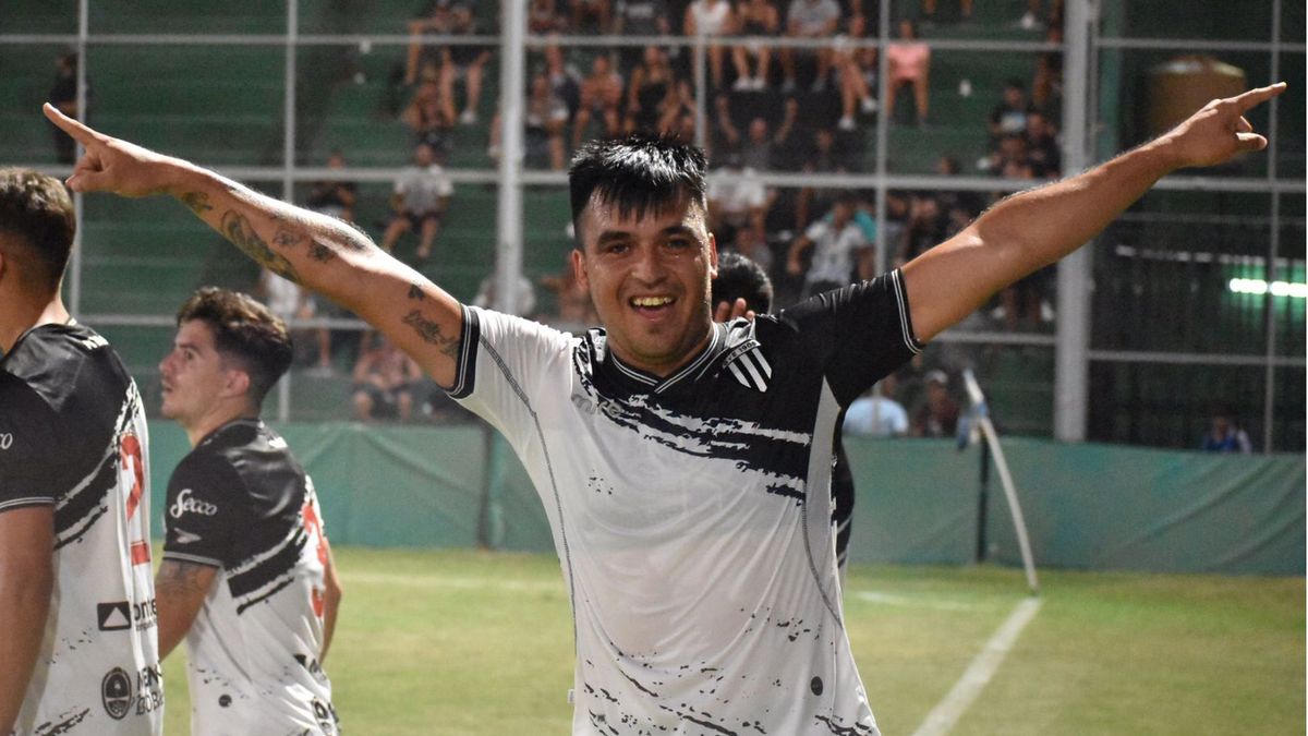 Maximiliano Padilla es el goleador de Gimnasia y Esgrima.