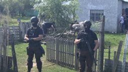 Micaela García: buscan en domicilios de familiares de la pareja de Wagner