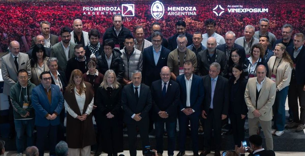 Con mucha participación de bodegas y de compradores comenzó la Vinexpo.