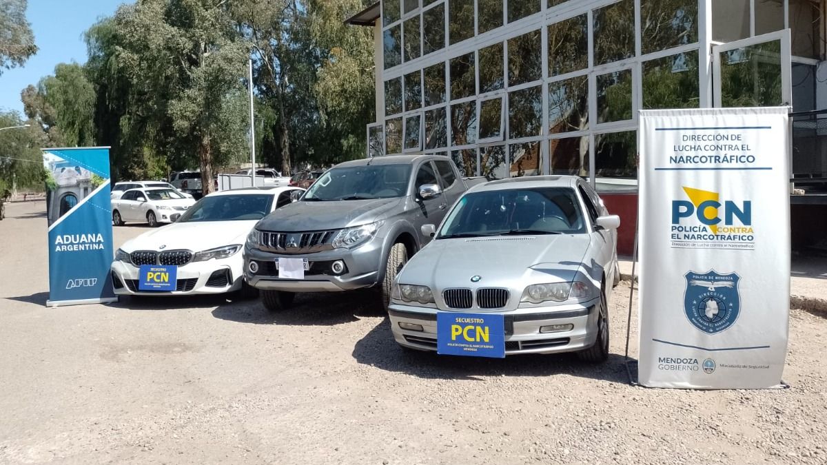 Los vehículos secuestrados por la Policía Contra el Narcotráfico de Mendoza.