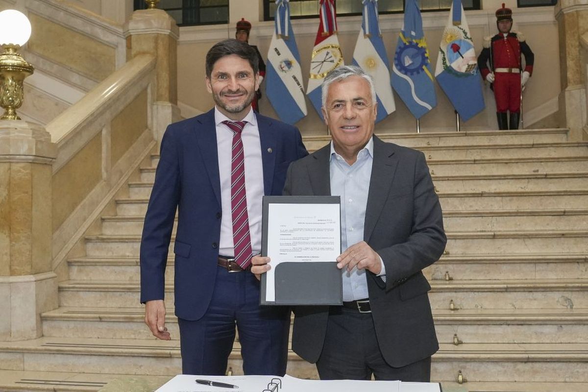 El gobernador de Santa Fe, Maximiliano Pullaro, y el gobernador de Mendoza Alfredo Cornejo. El gobernador de Santa Fe, Maximiliano Pullaro, y el gobernador de Mendoza Alfredo Cornejo.