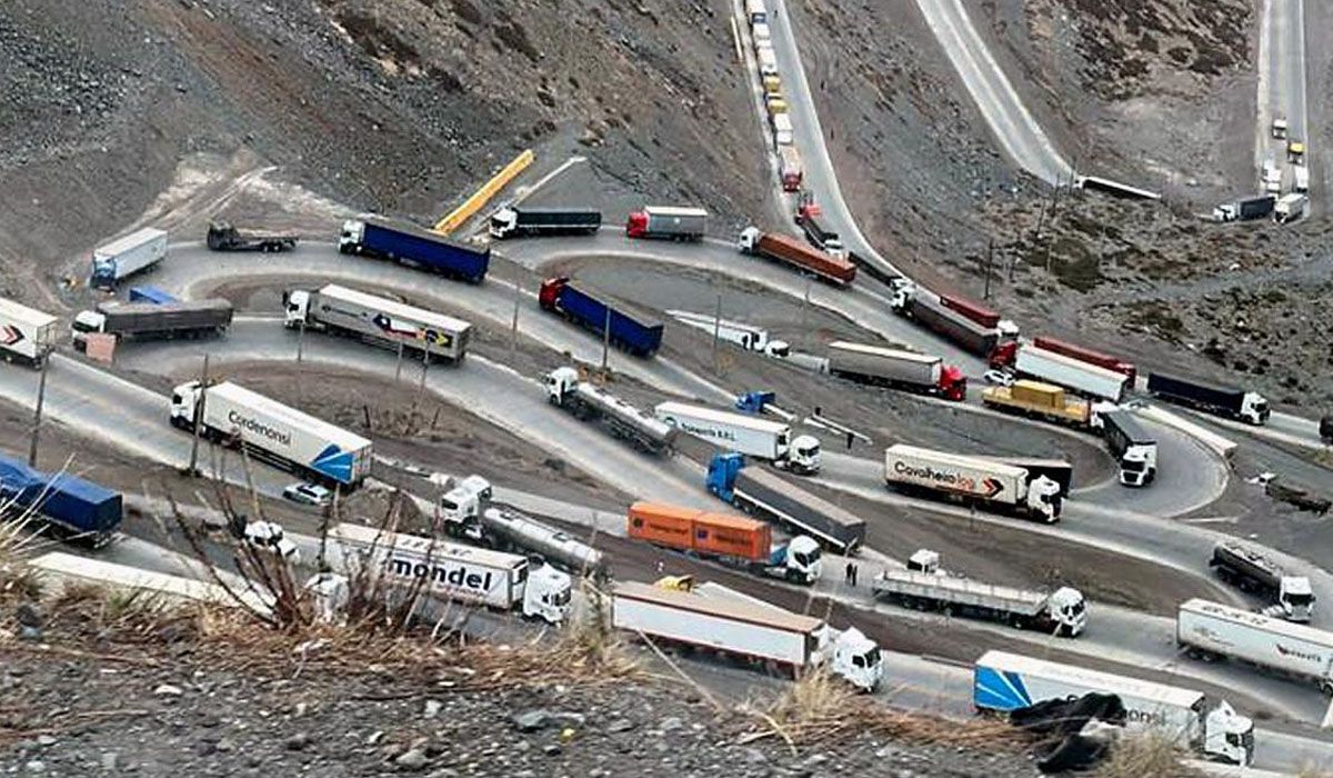 El tráfico y la peligrosidad de la ruta a Chile implica que los conductores deben aumentar la prudencia para manejar en alta montaña.