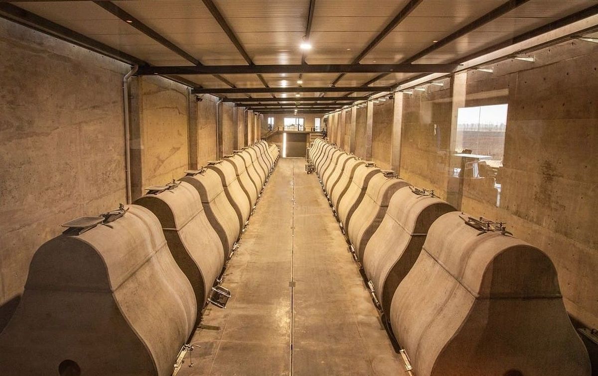 El El diseño es industrial y funcional en el sector de los