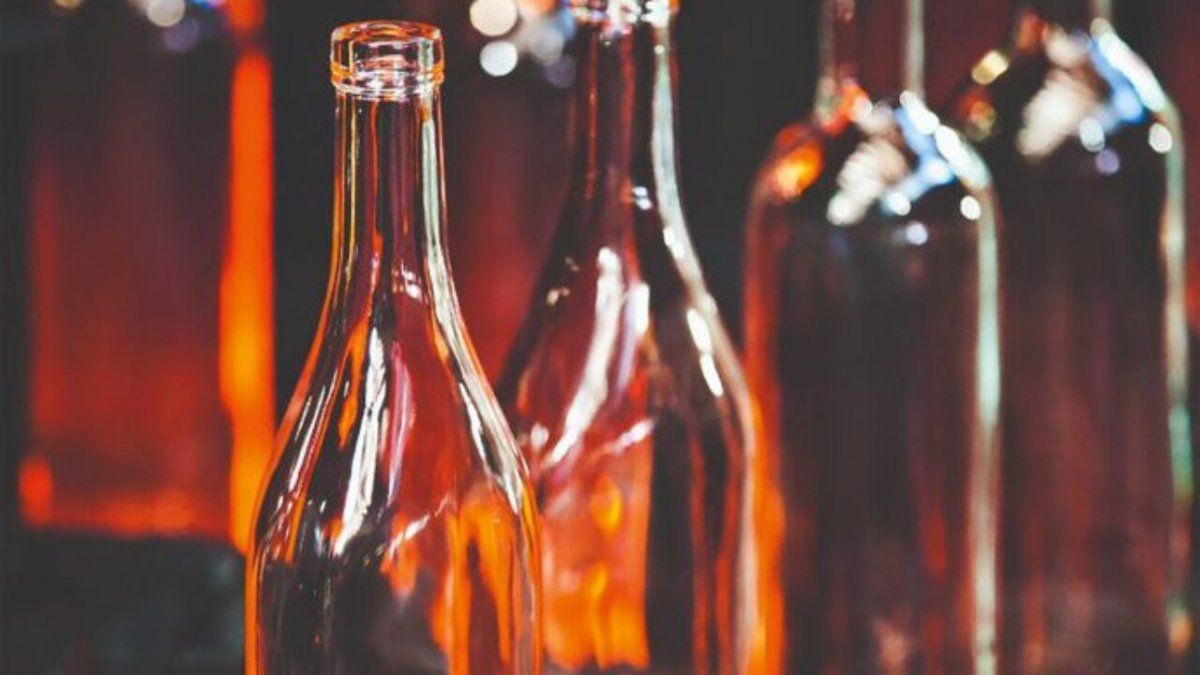 Enrique Vaquié le reclamó a la Nación agilizar la importación de botellas