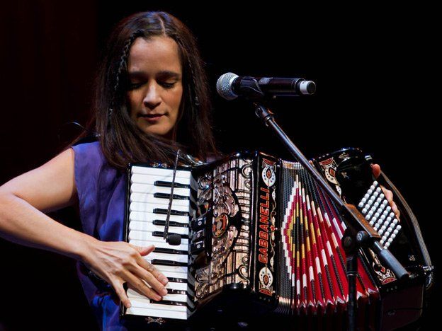 Julieta Venegas cantará gratis con Los Amigos Invisibles
