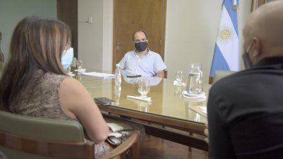 José Thomasse se reunió  en su despacho con representantes de la Red federal Padres Organizados Mendoza para dialogar sobre la vuelta a clases.