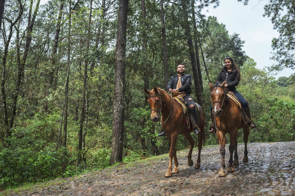 Las cabalgatas es la actividad favorita de quienes visitan este pueblo. Las cabalgatas es la actividad favorita de quienes visitan este pueblo.