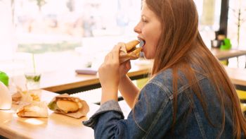 La RAE detalló cuál es el antónimo de comer y ni te lo imaginas La RAE detalló cuál es el antónimo de comer y ni te lo imaginas