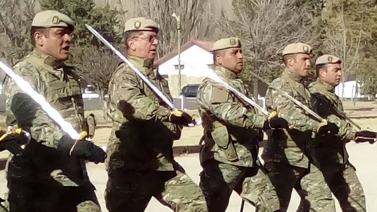 Claudio Marengo (segundo de izquierda a derecha) nació en La Plata, pero eligió Mendoza como destino, y en Uspallata y Puente del Inca aprendió a amar la montaña. Falleció cuando estaba a punto de llegar a la cima del Aconcagua en un intento solitario.