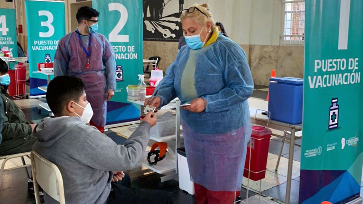 Vacunas de Pfizer: llegan 20 millones para vacunar a menores de 17 años