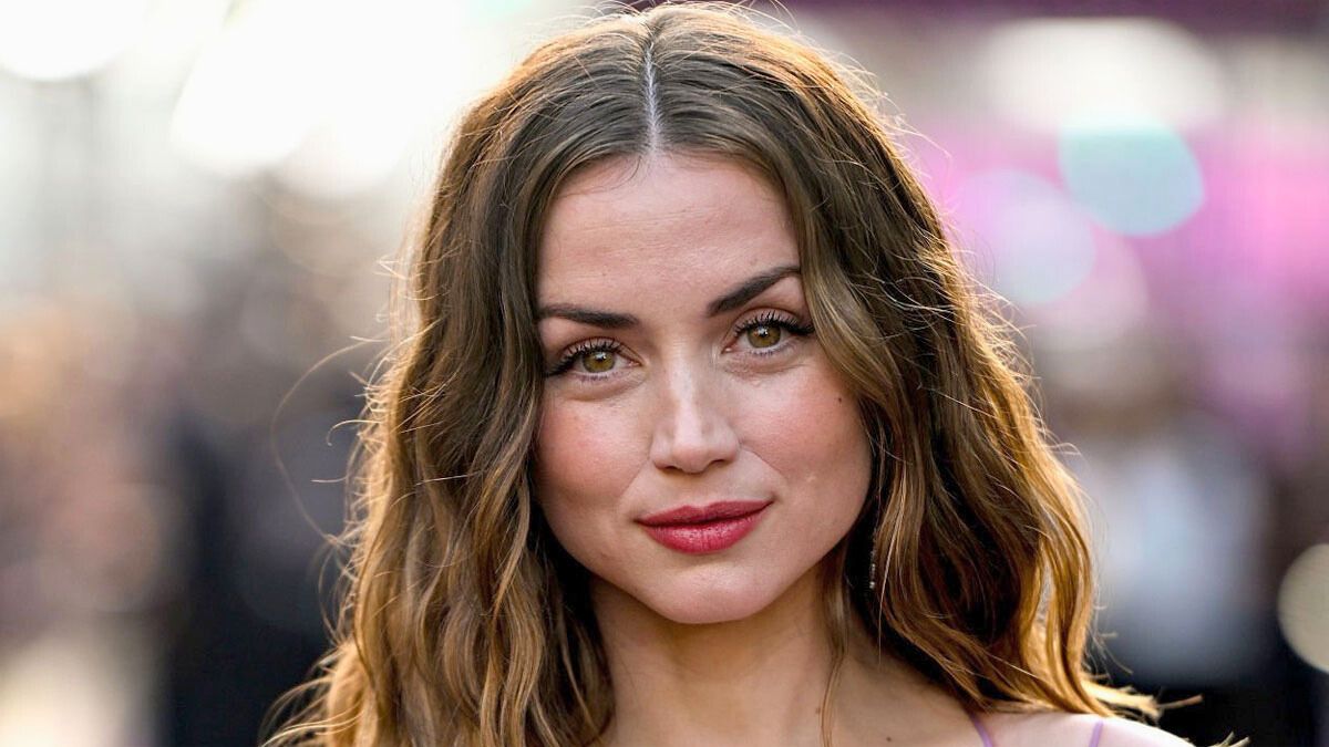 La actriz Ana de Armas es una de las protagonistas principales de la película de Netflix.