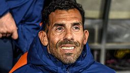 Tevez aplicó la Ley del Ex, como DT.