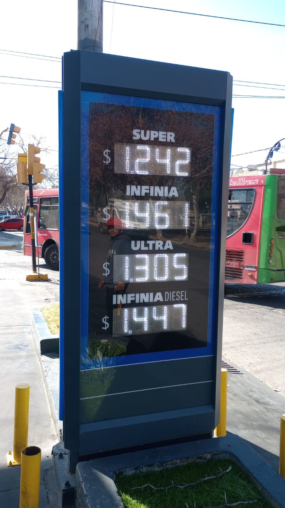 Micropricing en marcha. YPF modificó los precios de sus combustibles este martes.