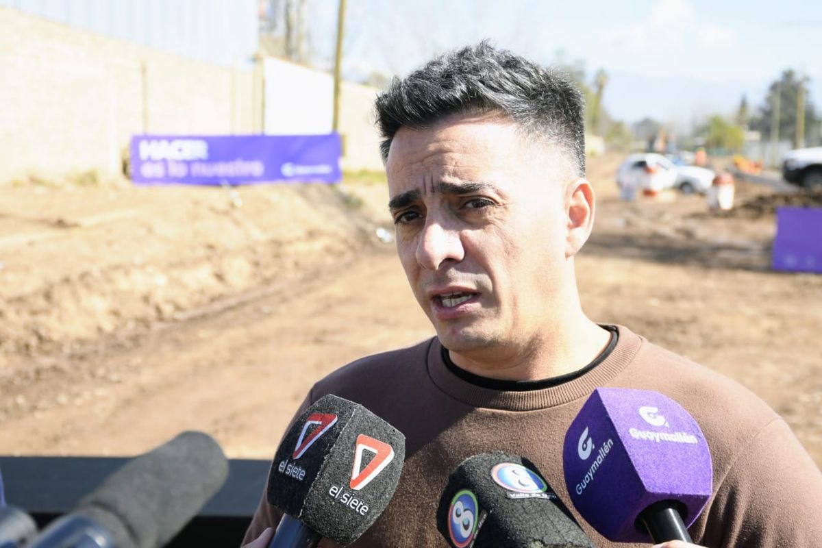 Marcos Calvente, intendente de Guaymallén, en la presentación del acuerdo con AYSAM por obras en Corralitos y San Francisco del Monte. Marcos Calvente, intendente de Guaymallén, en la presentación del acuerdo con AYSAM por obras en Corralitos y San Francisco del Monte.