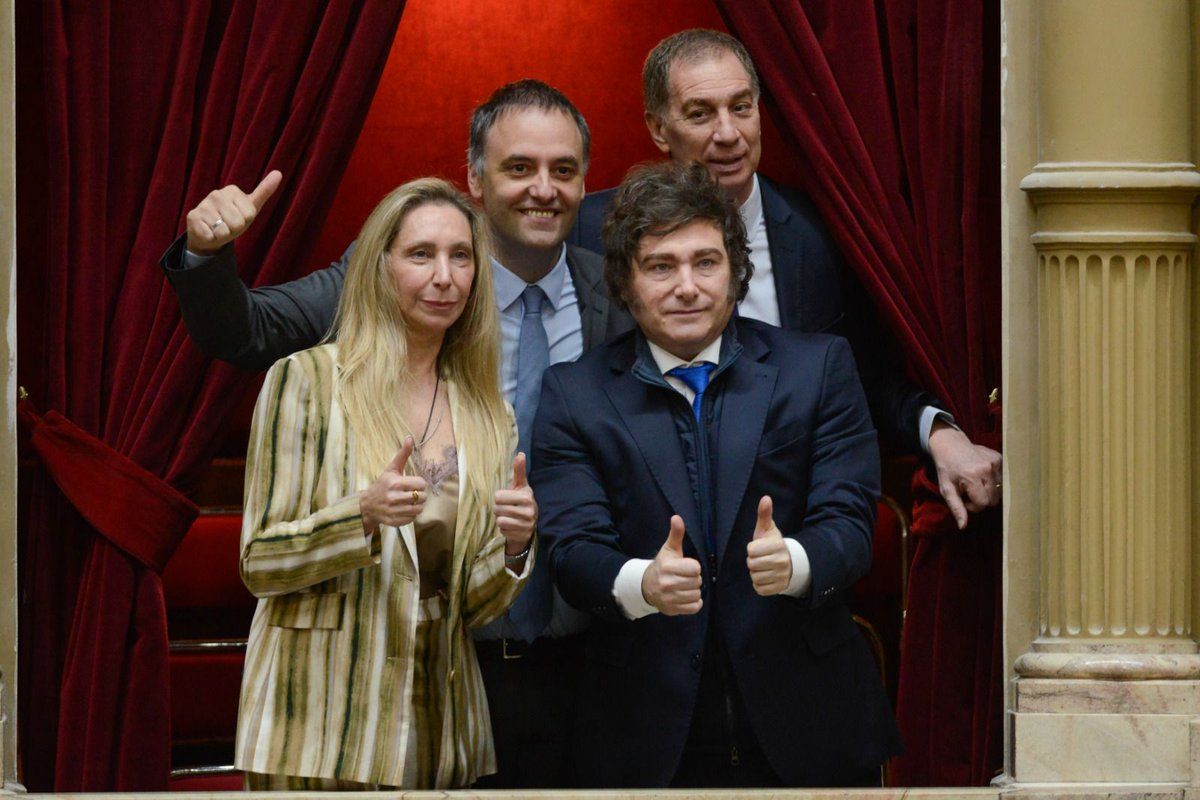 Karina Milei, Manuel Adorni, Diego Santilli y Javier Milei.