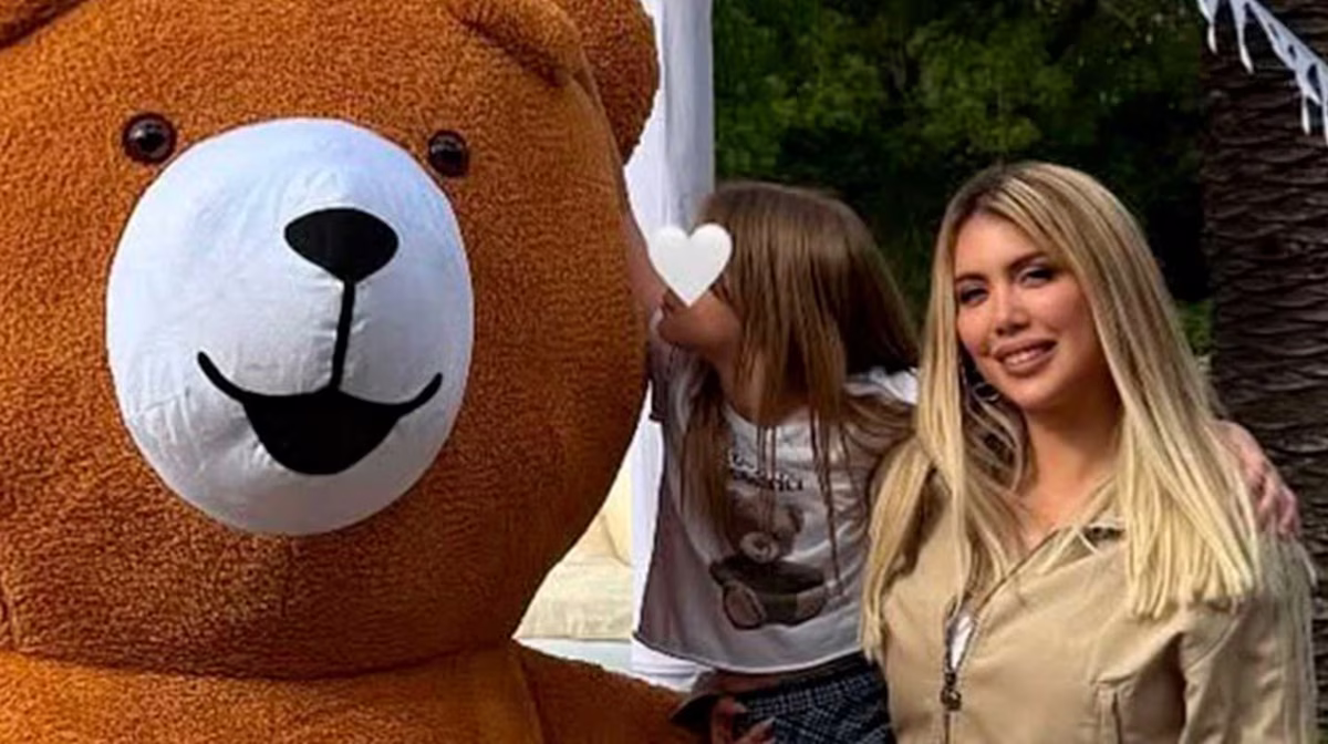 Se complicó todo para Wanda Nara tras el espectacular cumpleaños de su hija Isabella Icardi. Se complicó todo para Wanda Nara tras el espectacular cumpleaños de su hija Isabella Icardi.